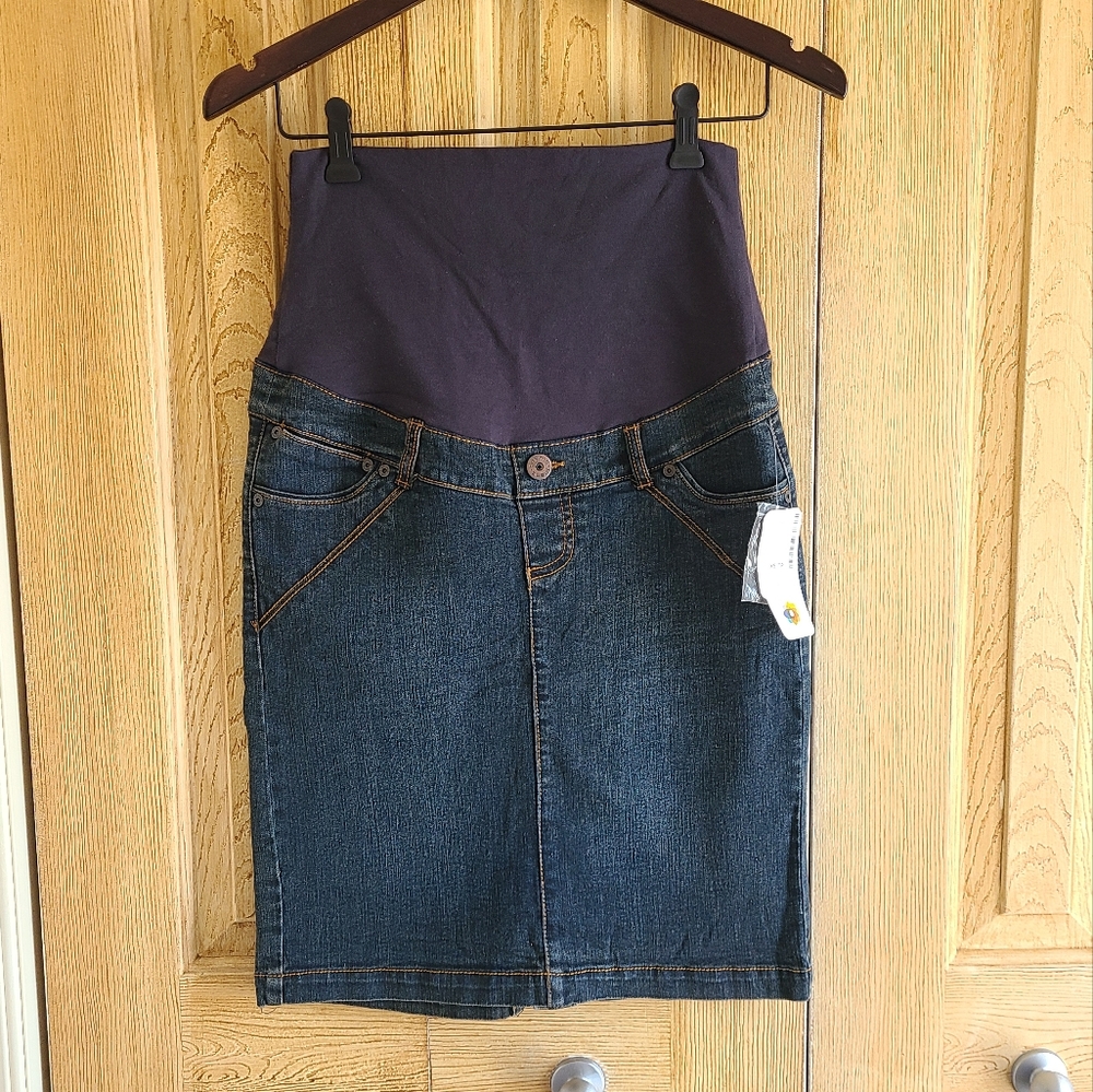 Maternity skirt size